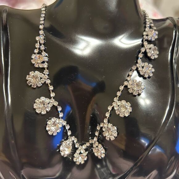 Paparazzi Silver Necklace with Crystal Clusters - Picture 5 of 15